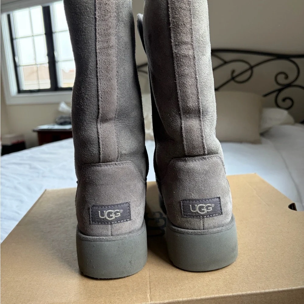 UGG Women's Amie Gray Suede Slim Short Sheepskin Boots - Picture 4 of 7